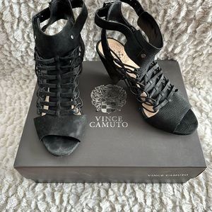 Pre Loved Vince Camuto Midnight Blue Material: Silk Goat/ Tublar ELA